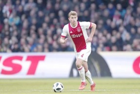 西甲倒计时，阿贾克斯转会期外线爆发，细节引发关注，媒体盛赞，赛季目标并未改变的简单介绍